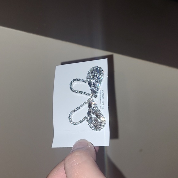 Glamourous Heart Earrings ✨️❤️ - Picture 9 of 10